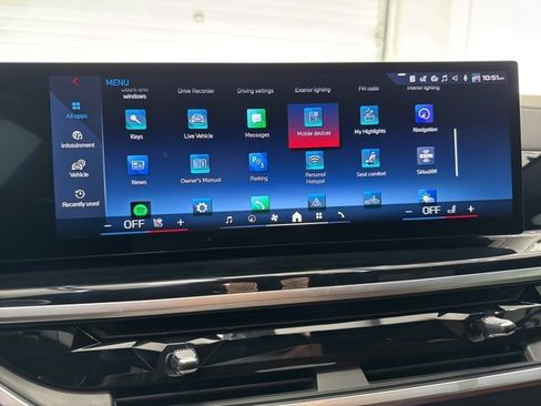 Used 2024 BMW X7 M60i w/ Executive Package image 29