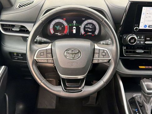 Used 2025 Toyota Highlander XSE AWD/4WD image 30