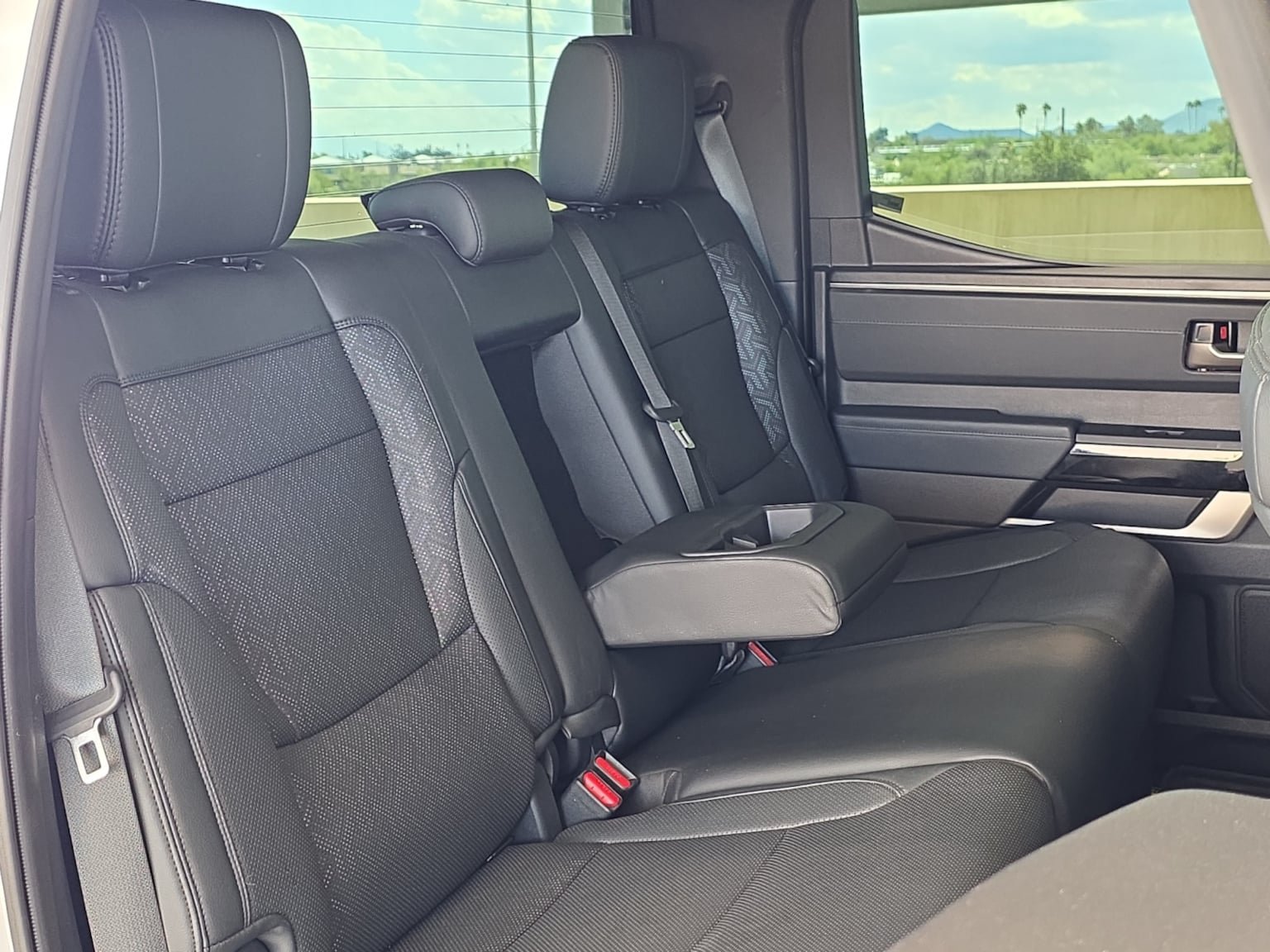 Used 2025 Toyota Tundra Limited AWD/4WD image 30