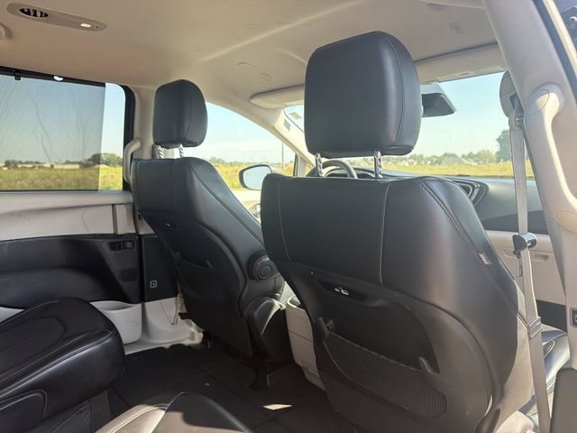 Used 2023 Chrysler Pacifica Touring-L FWD image 17