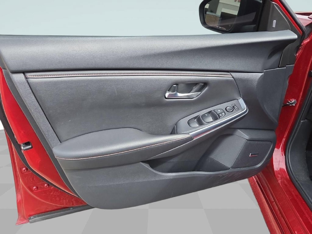 Used 2023 Nissan Sentra SR w/ SR Premium Package FWD image 12