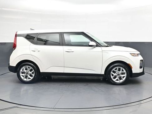 Used 2020 Kia Soul S FWD image 3