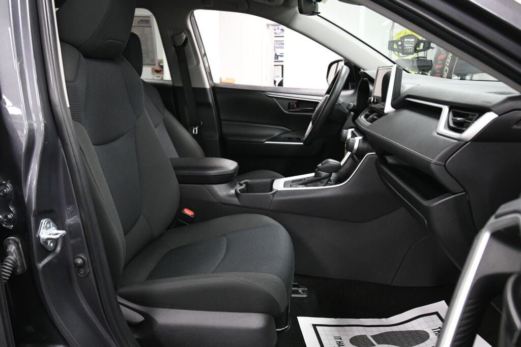 Certified 2025 Toyota RAV4 LE AWD/4WD image 24