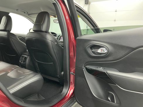 Used 2021 Jeep Cherokee Latitude Plus FWD image 33