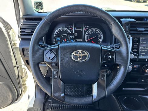 Used 2022 Toyota 4Runner TRD Off-Road Premium AWD/4WD image 29