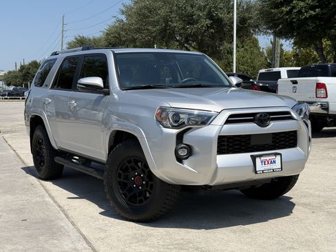 Used 2024 Toyota 4Runner SR5 Premium w/ Moonroof Package RWD image 2