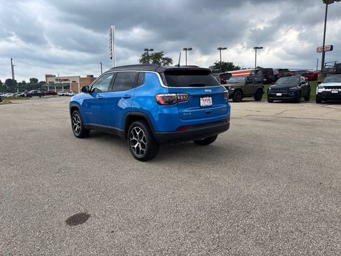 Used 2025 Jeep Compass Limited AWD/4WD image 3