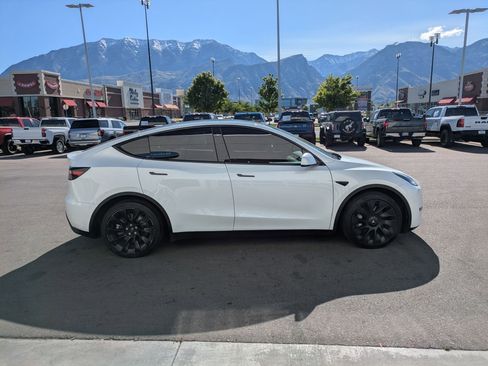 Used 2021 Tesla Model Y Long Range AWD/4WD image 2