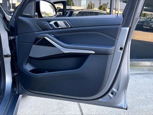 Used 2025 BMW X7 xDrive40i w/ M Sport Package image 22