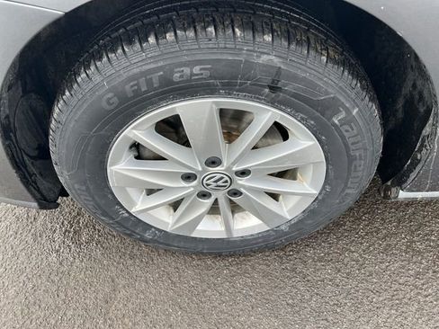 Used 2018 Volkswagen Golf S image 12