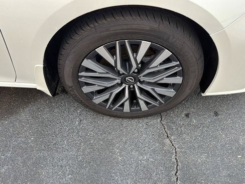 Used 2023 Nissan Altima 2.5 SV FWD image 38