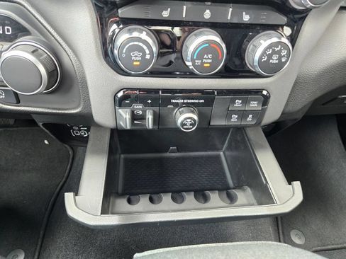 Used 2025 RAM 1500 Big Horn AWD/4WD image 33