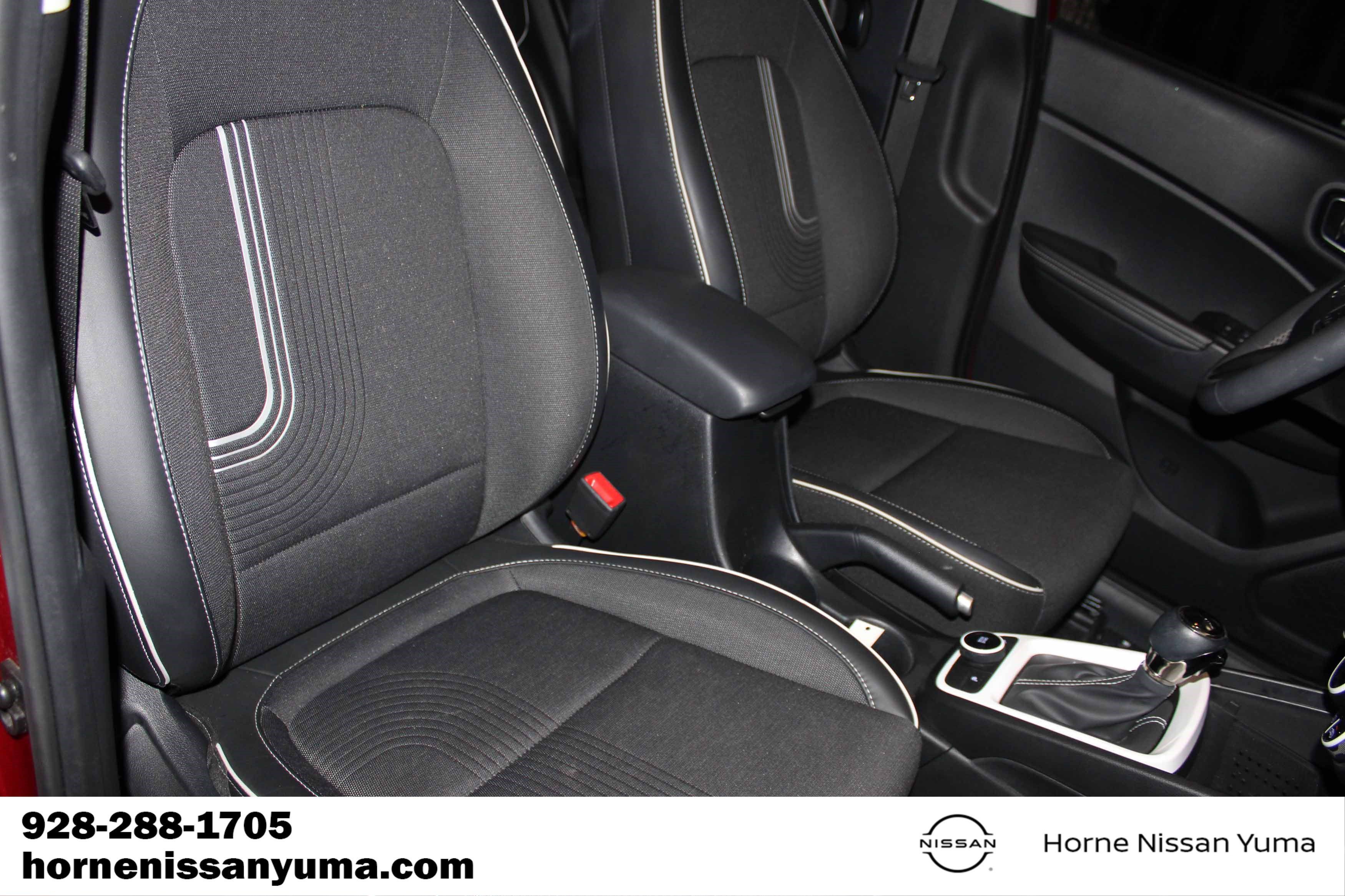 Used 2025 Hyundai Venue Limited FWD image 6