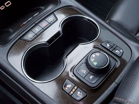 Certified 2022 GMC Acadia AT4 w/ Preferred Package image 29