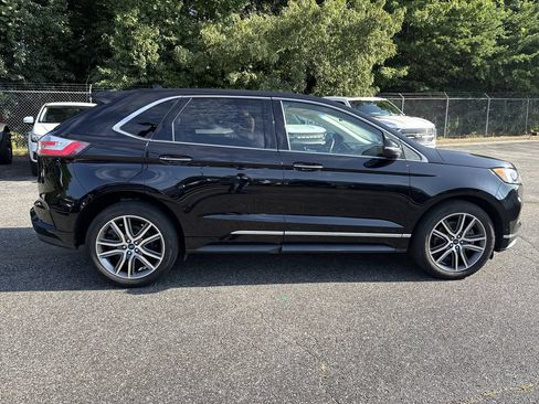 Used 2019 Ford Edge Titanium w/ Equipment Group 301A AWD/4WD image 8