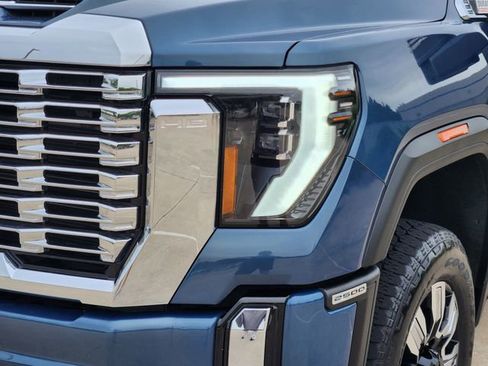 Used 2024 GMC Sierra 2500 Denali w/ Denali Reserve Package AWD/4WD image 9