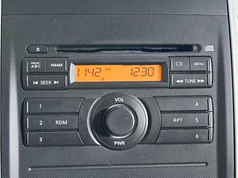 Used 2010 Nissan Frontier SE image 24