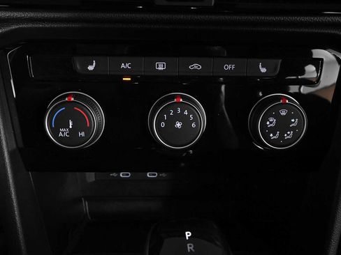 Certified 2023 Volkswagen Taos SE w/ Panoramic Sunroof Package FWD image 27