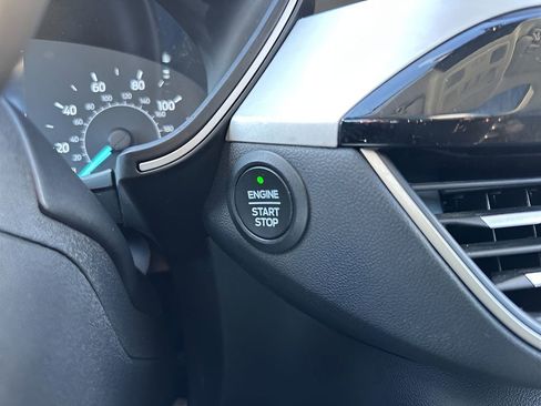 Used 2022 Ford Escape SE w/ SE Sport Appearance Package image 23