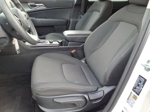 Used 2024 Kia Sportage LX FWD image 17