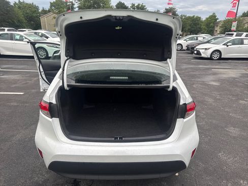 Used 2025 Toyota Corolla LE FWD image 27