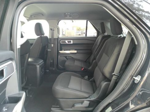 Used 2023 Ford Explorer XLT RWD image 7