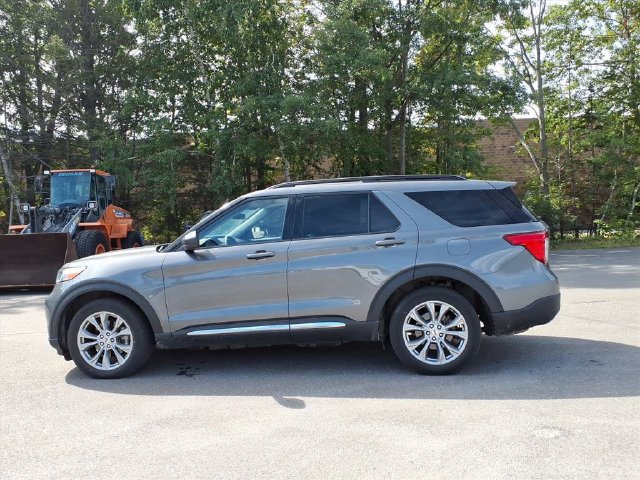 Used 2024 Ford Explorer XLT w/ Equipment Group 202A AWD/4WD image 8