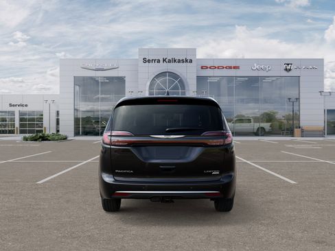 New 2026 Chrysler Pacifica Limited image 7