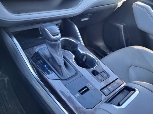 Used 2022 Toyota Highlander Platinum image 12