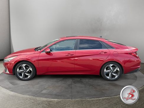 Used 2021 Hyundai Elantra Limited FWD image 4
