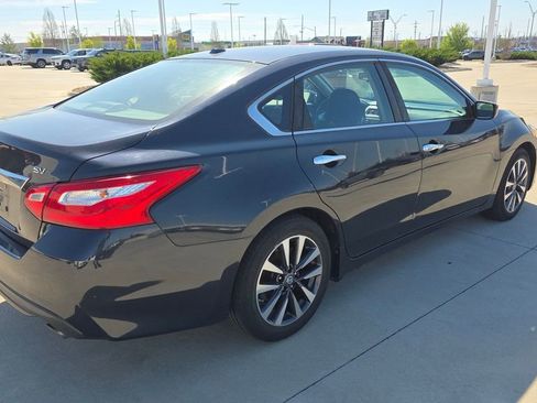 Used 2017 Nissan Altima 2.5 SV image 5
