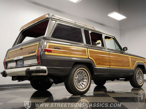 Used 1988 Jeep Grand Wagoneer image 27