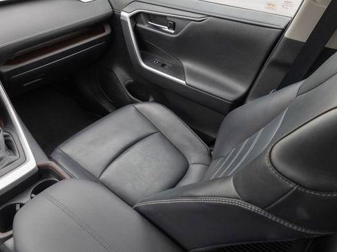 Used 2021 Toyota RAV4 Limited image 26