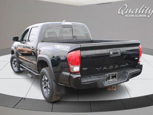 Used 2017 Toyota Tacoma TRD Sport image 6