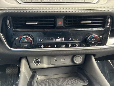 Used 2023 Nissan Rogue SL image 36