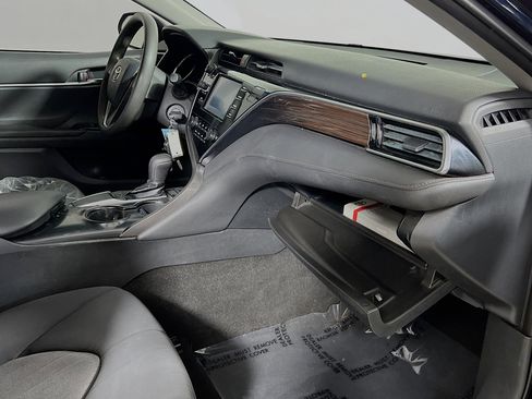 Used 2018 Toyota Camry LE FWD image 35