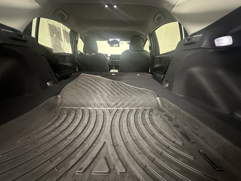 Used 2025 Toyota Prius Plug-In Hybrid image 8