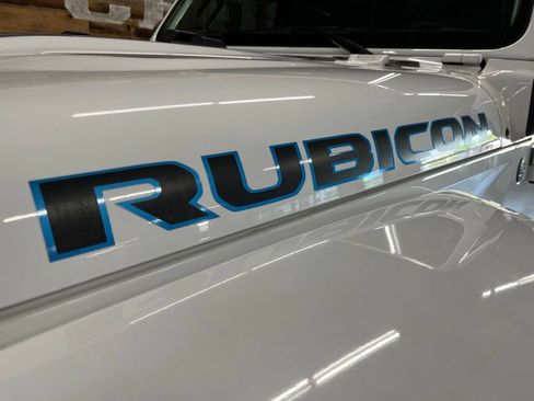 Used 2024 Jeep Wrangler Unlimited Rubicon 4xe AWD/4WD image 9