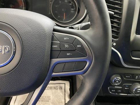 Used 2019 Jeep Cherokee Latitude Plus w/ Cold Weather Group image 28