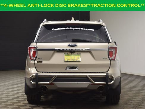 Used 2017 Ford Explorer XLT w/ Equipment Group 202A image 8