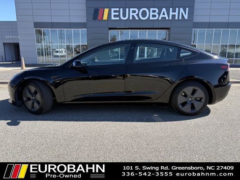 Used 2023 Tesla Model 3 Standard Range image 2