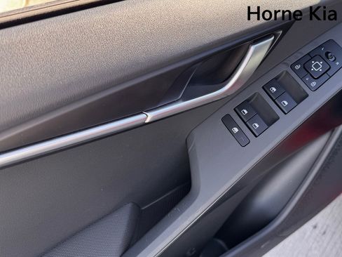 New 2026 Kia Niro LX FWD image 10