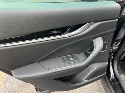 Used 2018 Maserati Levante GranSport image 21