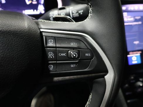 Used 2023 Jeep Grand Cherokee L Limited w/ Black Appearance Package image 34