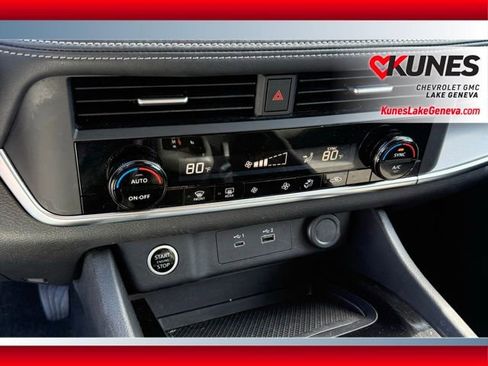 Used 2023 Nissan Rogue SV FWD image 15