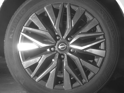 Used 2025 Nissan Altima 2.5 SV FWD image 15