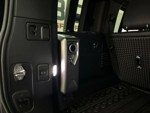 Used 2022 Land Rover Defender 110 X-Dynamic SE AWD/4WD image 14