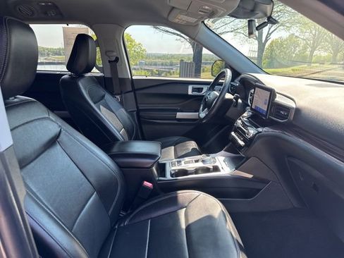 Used 2022 Ford Explorer Limited w/ Equipment Group 301A RWD image 10