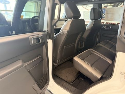 New 2025 Ford Bronco Outer Banks w/ Sasquatch Package image 17