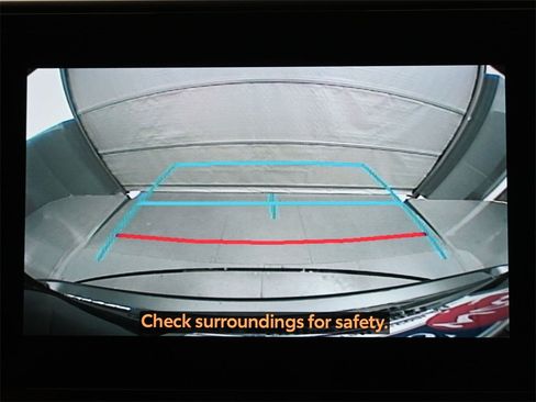 Used 2023 Toyota Highlander LE image 12